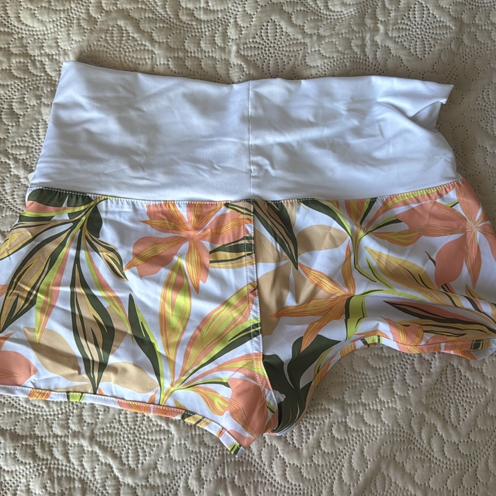 NWT Roxy board shorts - Picture 3 of 3